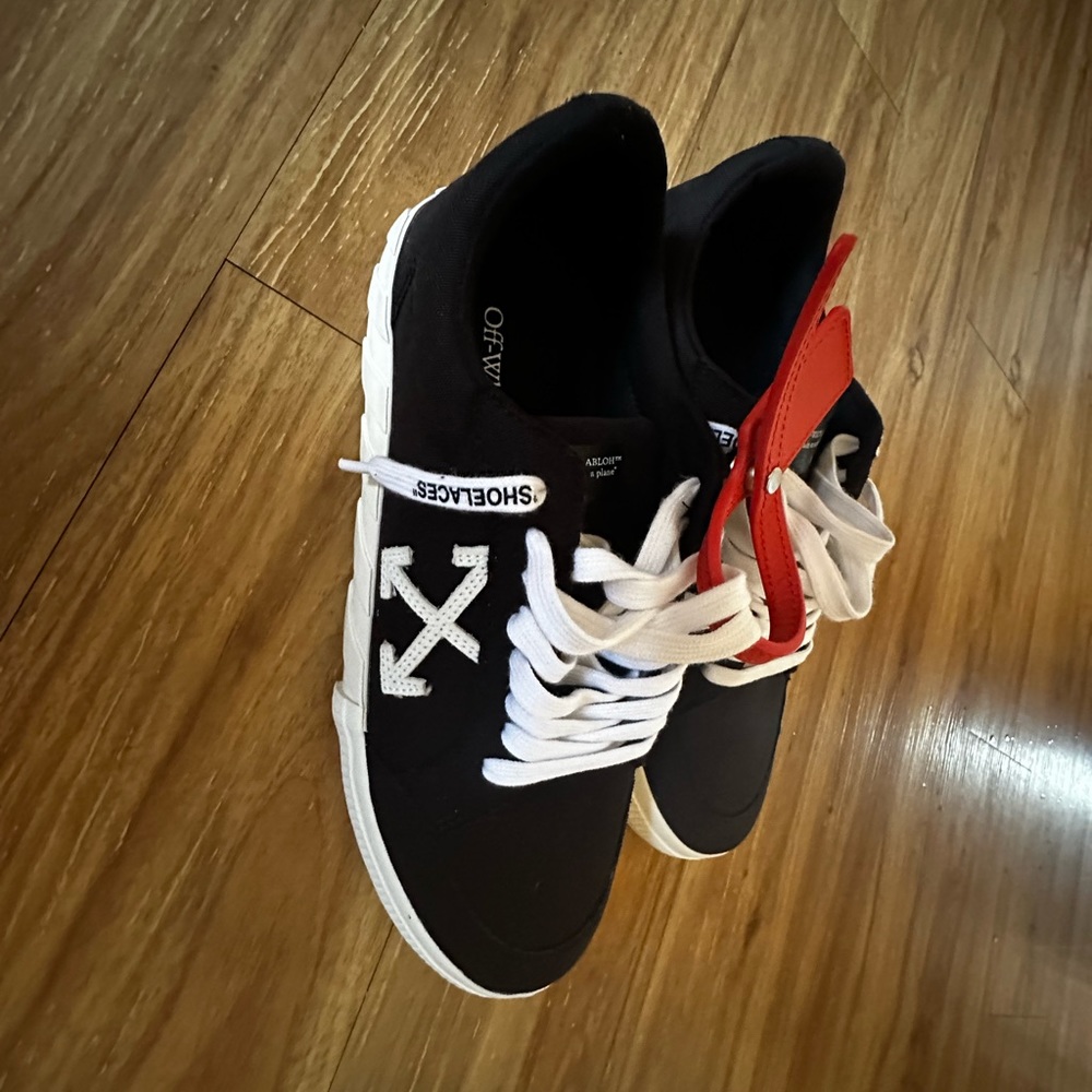 Off-White by Virgil Abloh vulcanized sneaker